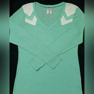 ♦️BKE Ribbed, L/S V-neck Top♦️